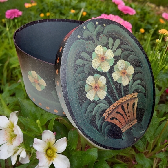 BOB'S BOXES Large Oval Primitive Floral Decorative Box - Picture 4 of 7